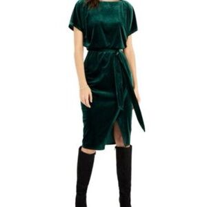 Kensie Velvet Midi Dress in Rich Green